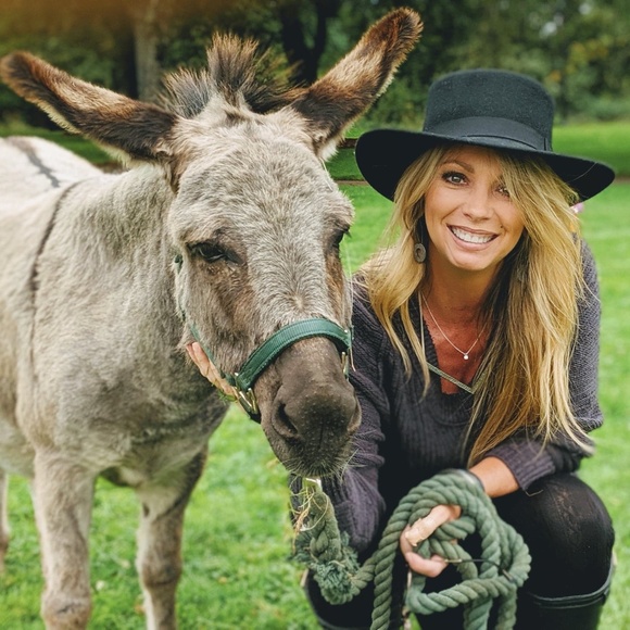 Meet your Posher, Shirley Kay! - Picture 7 of 11